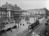 Stockholm Centralstation. Vasagatan. Spårvagn från Asea 1920-talsmodell. Linje 3 fråm Hornstull till Haga. SJ resebyrå i bakgrunden.