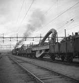 Transport av rotorringar till kraftverk. Skylt på godsvagn, synlig i arkivfilmen Transport av rotorringar, lyder :Försiktighet! Lastprofilen är överskriden. 10/3 1944 D.NR.GRR G 694.