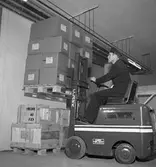 Godshantering med truck.