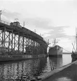 Malmtransport på elevatorn vid Luelå malmhamn. Ub-lok. SJ Mas.