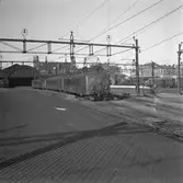 Statens Järnvägar, SJ Xa4 med vagnar avgår från Malmö C.