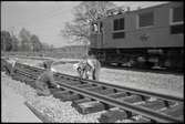 Arbete på sträckan Örebro-Frövi, som blev färdig 1956.