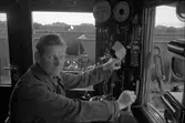 Lokförare i ellok.