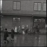 Jägare med sin hund.