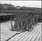 Ånglok, vagnshjul och 98- buffertar mm på Vislanda skrotplats.