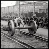 Flyttning av vagnshjul.