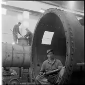 Arbete i lokverkstad.