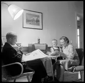 Hemma hos en TGOJ-anställd och hans familj. Trafikaktiebolaget Grängesberg - Oxelösund Järnvägar.