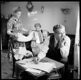 Hemma hos en TGOJ-anställd och hans familj. Trafikaktiebolaget Grängesberg - Oxelösund Järnvägar.