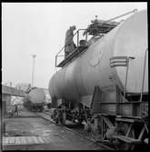 Uppfyllning av olja i en Essotank.