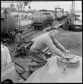 Tankvagnar, Esso, vid oljeledningarna.