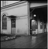 Ingång till tågexpeditionen vid Karlskrona centralstation.