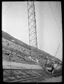 Linjen mellan Sävenäs - Partille, resning av belysningsmast.