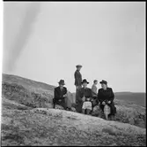 En antal personer porträtterade uppe på toppen av Luppioberget mellan Hedenäset och Övertorneå.