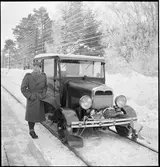 Statens Järnvägar, SJ motordressin vid en station.