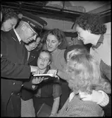 Personal informerar.