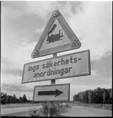 Skylt för järnväg utan säkerhetsanordningar.