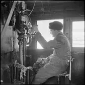 Lokeldare Runde Ahlander i ett oljeeldat ånglok.