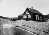 Hållplatsen togs i bruk 1928.
