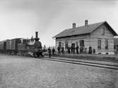 Markaryd Västra station, Skåne - Smålands Järnväg, SSJ lok 2 med tåg.