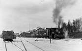 Hässleholm-Markaryd Järnväg, HMJ lok 2 med blandat tåg.
Markaryd järnvägsstation