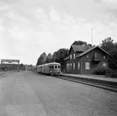 Storebro station. Statens Järnvägar. SJ  YBo6 1222+1227