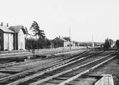 Bangården vid Bäckefors station. Uddevalla - Lelångenbanan, ULB lok 6.