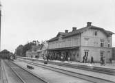 Stationen byggd 1875, påbyggd 1890 med en våning, bostad för stationsföreståndaren,