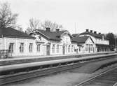 Stationen byggd 1875, påbyggd 1890 med en våning, bostad för stationsföreståndaren,