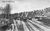 Första stationshuset togs i bruk 1876. Nytt stationshus byggdes 1900. Samma år byggdes bangården ut till sju spår