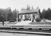 Trafikplats anlagd 1876. Förenad med poststation .Stationen byggd 1876, brädfodrad 1887. Betjäningsbostad byggd 1894