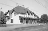 Stationen anlades 1902. 1942 ombyggdes stationshuset, varvid såväl tjänstelokaler som bostadslägenhet moderniserades. Bangården utökades 1941 med två nya spår och 1943 fick stationen spårsanslutning till Smedjebackens Valsverks bruksområde