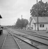 Station anlagd 1885. Stationshuset, envånings i trä, ombyggdes 1939 och 1944 utvidgades expeditionslokalerna