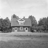 Trafikplats anlagd 1915. Tvåvånings stationshus i trä