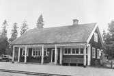 Hållplats anlagd 1922. Envånings stationshus i trä