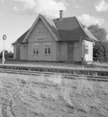 Hållplats anlagd 1926. Envånings stationshus i trä