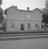 Station anlagd 1897. Tvåvånings stationshus i trä. Mekanisk växelförregling 
KBJ ,Kalmar - Berga Järnväg