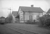 Trafikplats anlagd 1899. Envånings stationshus i trä, med två gavlar mot banan
