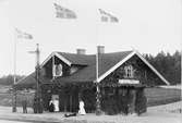 Ellenö stations invigning.
Trafikplats anlagd 1895. En och enhalvvånings stationshus i trä