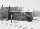 Västergötland - Göteborgs Järnväg, VGJ lok 1.
Station anlagd 1898-99. Stationshus i en och en halv våning i trä. Expeditionslokaler och bostadslägenhet renoverades 1944. Bangården har utökats i flera etappe.r