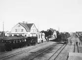 Stationen anlades 1899. Stationshuset tillbyggdes 1916 och vidare utbyggdes bangården samtidigt. Stationshus i en och en halv våning i trä, med två gavlar mitt på huset mot banan.