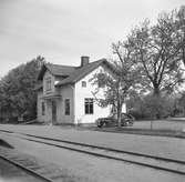 Stationen anlades 1874. Stationshuset, nu tvåvånings putsat, påbyggdes en våning 1920 och expeditionslokalen moderniserades 1940