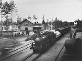 Dala - Hälsinglands Järnväg, DHdJ lok 3 vid Furudal station.