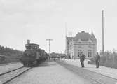 Lok 2 med tåg mot Köping
Uttersberg nya station