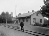 Stationsmästare Carl Willner vid Rösmåla station.
