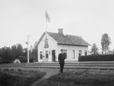 Stationsförman V. Gustafsson vid Norrgårda station.