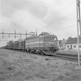 Statens Järnvägar,SJ Rc 1125 med godståg.