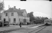 Station anlagd 1878. Efter Gamlebybranden den 18 juni 1920, ombyggdes stationshusets övre våning. Nu en- och enhalvvånings, putsat.