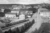 Stadsvy med bland annat järnvägsstationen och stadshotellet vid Södra hamnen.