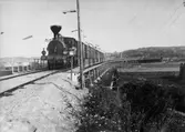 Göteborg - Hallandsbananan, GHB lok 4 med invigningståg på viadukt
